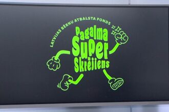 Pagalma superskrējiens oficiālais plakāts - skriešanas pasākums Latvijas Bērnu atbalsta fondam