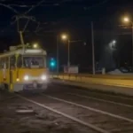 Mācību tramvajs veic pirmo braucienu jaunajā 7. tramvaja līnijas posmā naktī